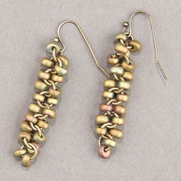 Magatama Dewdrop Earrings in Rococo