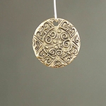 MET-00180: 24mm Antique Gold Stamped Disc Charm 